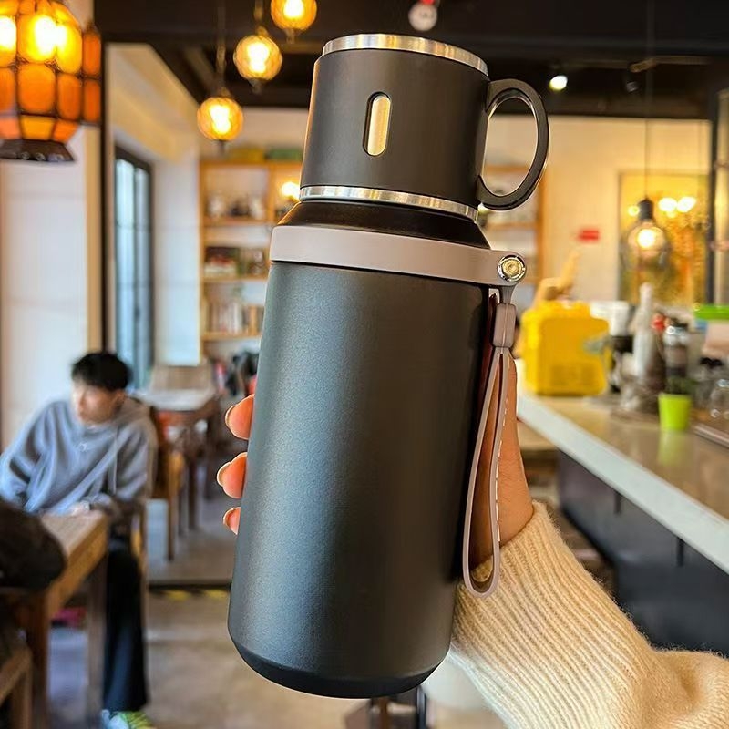 Vakuovo izolovaná šálka z nehrdzavejúcej ocele 316, vnútorná 316, vonkajšie 304, izolácia 6–12 hodín, s držiakom, prispôsobiteľná