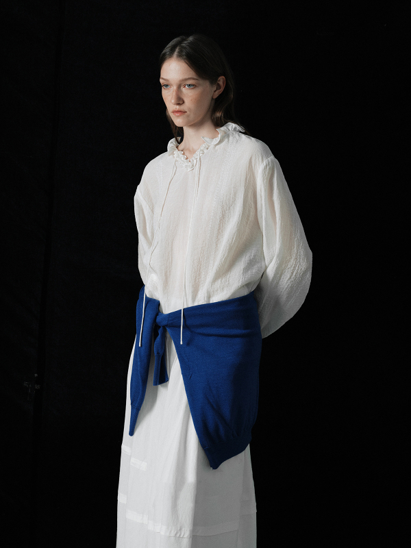 Košeľa vo francúzskom štýle s voľným strihom a viazaním v páse, dlhé rukávy, polyester, golier s dreveným prvkom, každodenný štýl