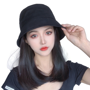 Parochňa s integrovanou rybárskou čiapkou – kórejský štýl, stredne dlhé vlasy po kľúčnu, vlákno odolné voči teplu, bez ofiny