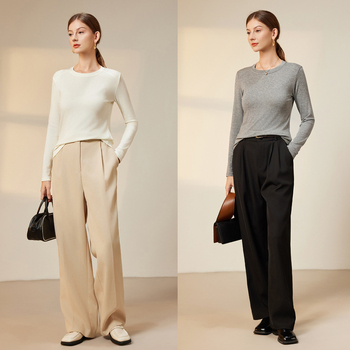 Tričko s Lyocell (Tencel) a akrylom, jednotná farba, dlhé rukávy, úzky strih.