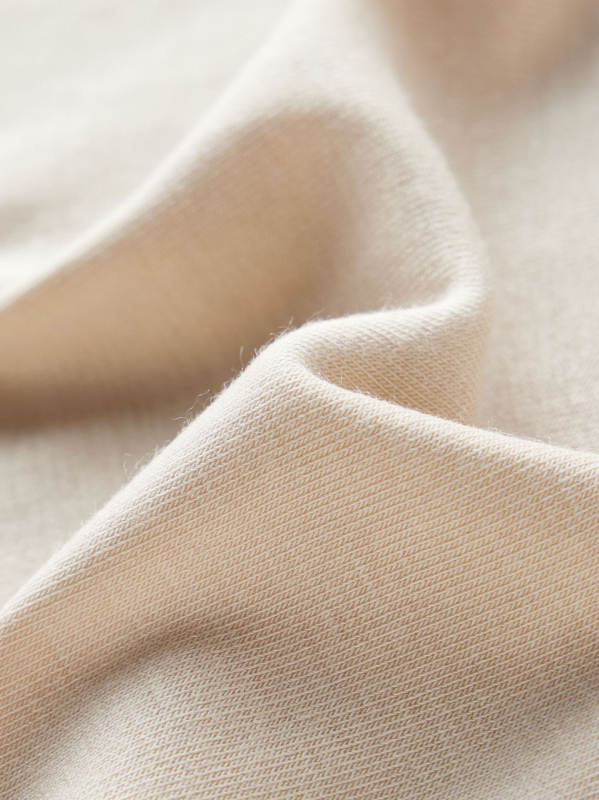 Tričko s Lyocell (Tencel) a akrylom, jednotná farba, dlhé rukávy, úzky strih.