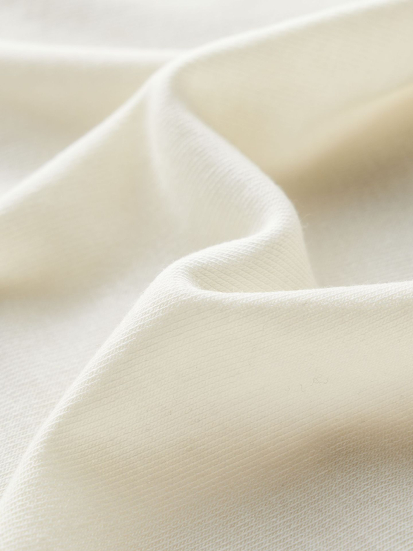 Tričko s Lyocell (Tencel) a akrylom, jednotná farba, dlhé rukávy, úzky strih.