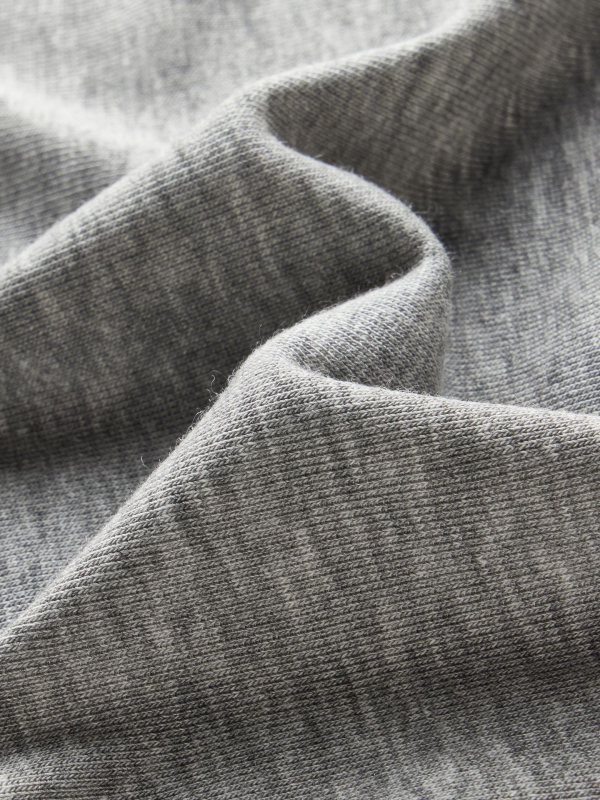 Tričko s Lyocell (Tencel) a akrylom, jednotná farba, dlhé rukávy, úzky strih.