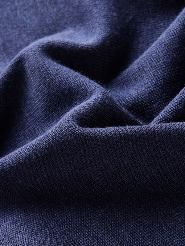 Tričko s Lyocell (Tencel) a akrylom, jednotná farba, dlhé rukávy, úzky strih.