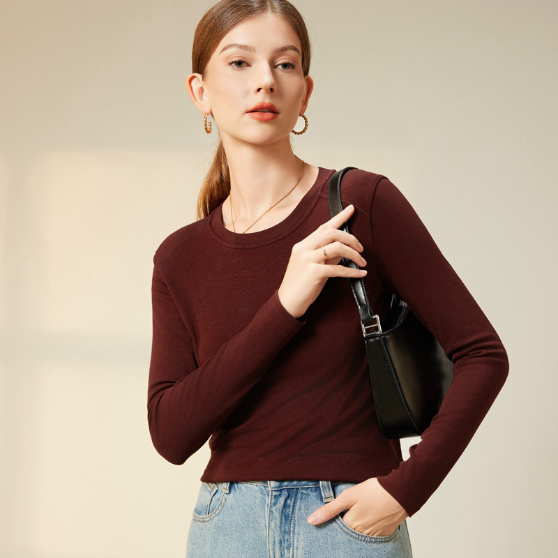 Tričko s Lyocell (Tencel) a akrylom, jednotná farba, dlhé rukávy, úzky strih.