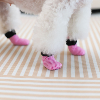 Topánky na laby pre mačky a psy: polyester, priedušná sieťka, protišmykové, odolné voči opotrebeniu, vhodné do interiéru, balenie 4 kusov.