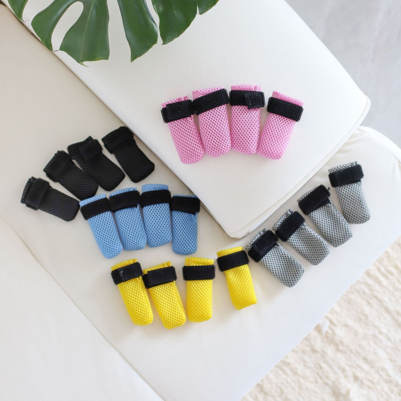 Topánky na laby pre mačky a psy: polyester, priedušná sieťka, protišmykové, odolné voči opotrebeniu, vhodné do interiéru, balenie 4 kusov.