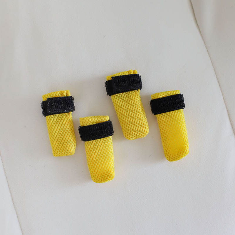 Topánky na laby pre mačky a psy: polyester, priedušná sieťka, protišmykové, odolné voči opotrebeniu, vhodné do interiéru, balenie 4 kusov.