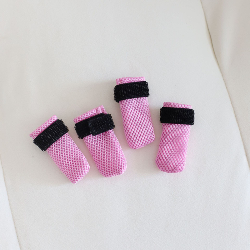 Topánky na laby pre mačky a psy: polyester, priedušná sieťka, protišmykové, odolné voči opotrebeniu, vhodné do interiéru, balenie 4 kusov.