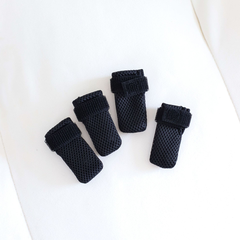 Topánky na laby pre mačky a psy: polyester, priedušná sieťka, protišmykové, odolné voči opotrebeniu, vhodné do interiéru, balenie 4 kusov.