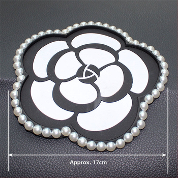 Automobilová ozdobná dekorácia – protišmytická podložka s diamantovou kaméliou, PU, prispôsobiteľné, značka Purple Yuchen Lan