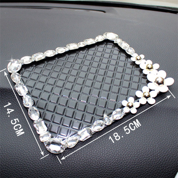 Automobilová ozdobná dekorácia – protišmytická podložka s diamantovou kaméliou, PU, prispôsobiteľné, značka Purple Yuchen Lan