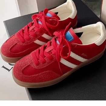 Dámske športové tenisky, vrchný materiál: super vlákno, EVA vložka, podrážka z gumy, šnúrkové zapínanie vpredu