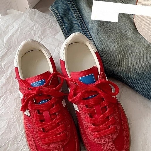 Dámske športové tenisky, vrchný materiál: super vlákno, EVA vložka, podrážka z gumy, šnúrkové zapínanie vpredu