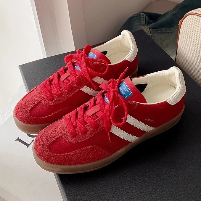 Dámske športové tenisky, vrchný materiál: super vlákno, EVA vložka, podrážka z gumy, šnúrkové zapínanie vpredu