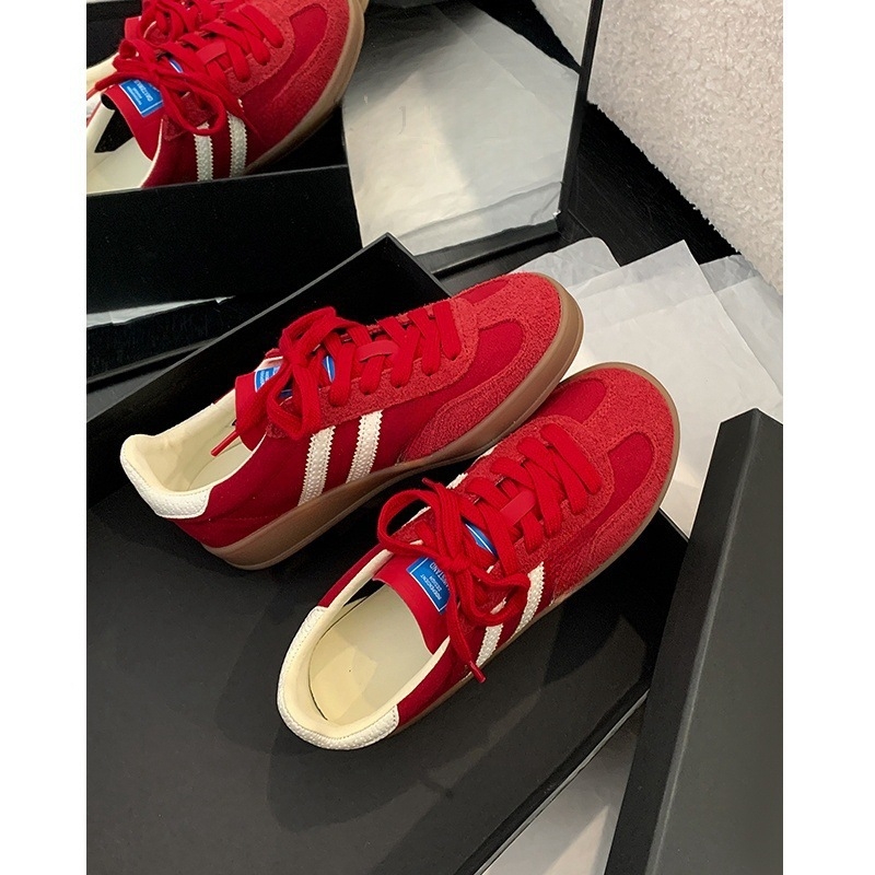 Dámske športové tenisky, vrchný materiál: super vlákno, EVA vložka, podrážka z gumy, šnúrkové zapínanie vpredu