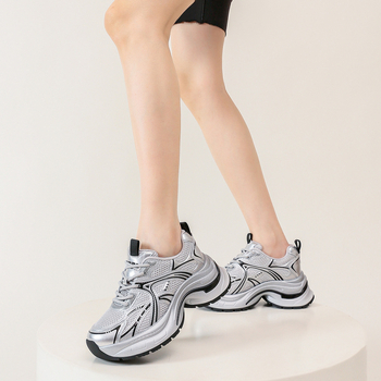 Dámske tenisky Dad Sneakers s vrchným materiálom Super Fiber, guľatá špička, plochá päta, sieťovinová podšívka, šnúrky