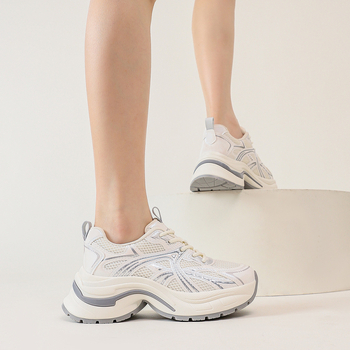 Dámske tenisky Dad Sneakers s vrchným materiálom Super Fiber, guľatá špička, plochá päta, sieťovinová podšívka, šnúrky