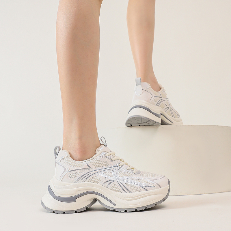 Dámske tenisky Dad Sneakers s vrchným materiálom Super Fiber, guľatá špička, plochá päta, sieťovinová podšívka, šnúrky