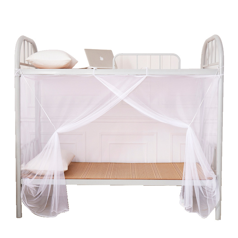 Sieť proti komárom pre jednolôžko na študentskom internáte — posteľná sieťovina, s jednými dverami, moderný minimalistický štýl