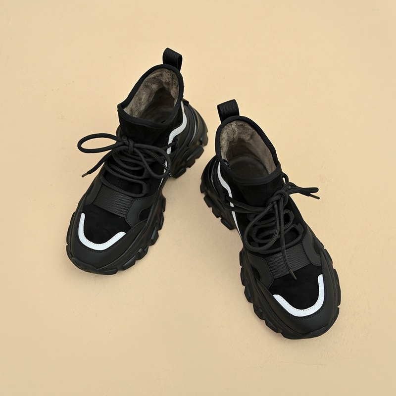 Dámske športové tenisky s vysokým vrškom, okrúhla špička, stredná päta 3–5 cm, vrchnok z ovčieho velúru + mikrovlákno, podšívka krátky plyš