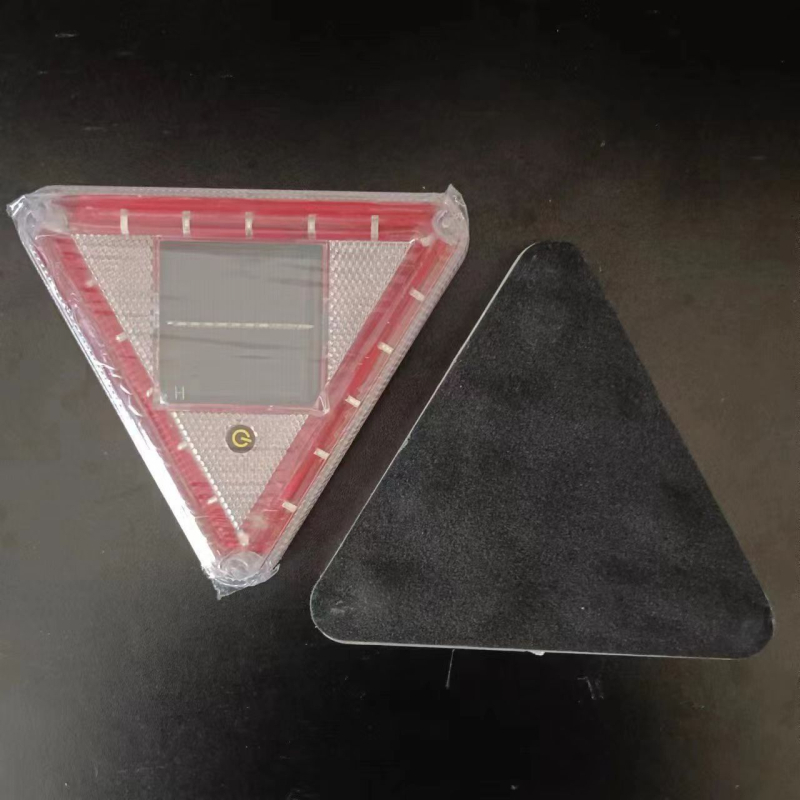 LED zadné svetlo nákladného auta so solárnym blikaním, anti-tailgating, silné magnetické uchytenie, 12-24V