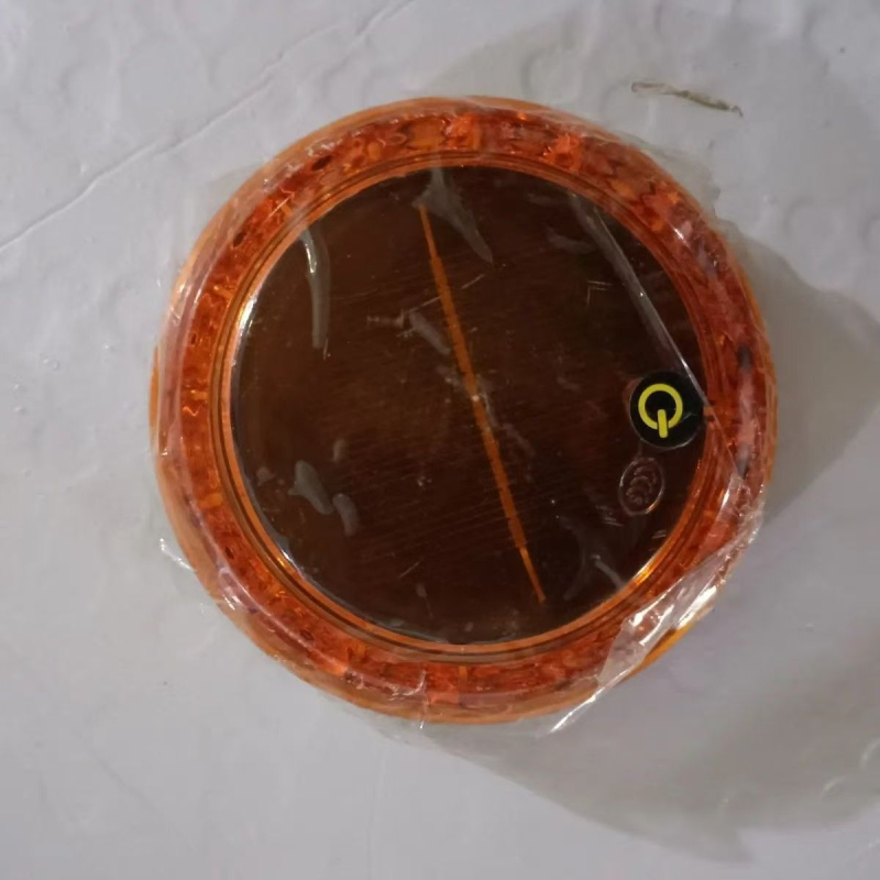 LED zadné svetlo nákladného auta so solárnym blikaním, anti-tailgating, silné magnetické uchytenie, 12-24V