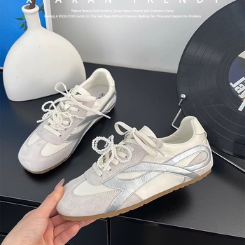 Ženské tréningové tenisky s priedušnou sieťovinou vo vnútri, horný materiál zo super vlákna, EVA vložka, gumová podrážka, výška päty 3–5 cm