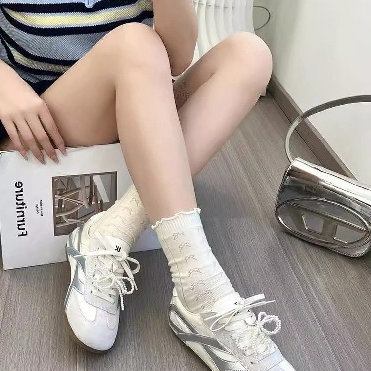 Ženské tréningové tenisky s priedušnou sieťovinou vo vnútri, horný materiál zo super vlákna, EVA vložka, gumová podrážka, výška päty 3–5 cm