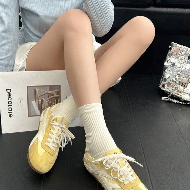 Ženské tréningové tenisky s priedušnou sieťovinou vo vnútri, horný materiál zo super vlákna, EVA vložka, gumová podrážka, výška päty 3–5 cm