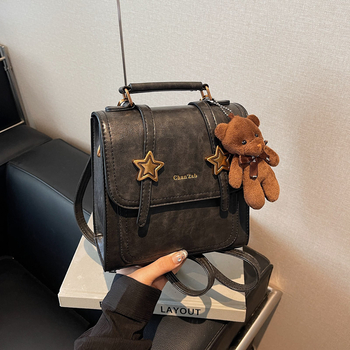 Dámsky PU batoh – mestská jednoduchosť, vnútorná vrstva, vrchné zatvorenie, jeseň 2025.