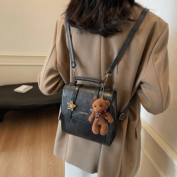 Dámsky PU batoh – mestská jednoduchosť, vnútorná vrstva, vrchné zatvorenie, jeseň 2025.