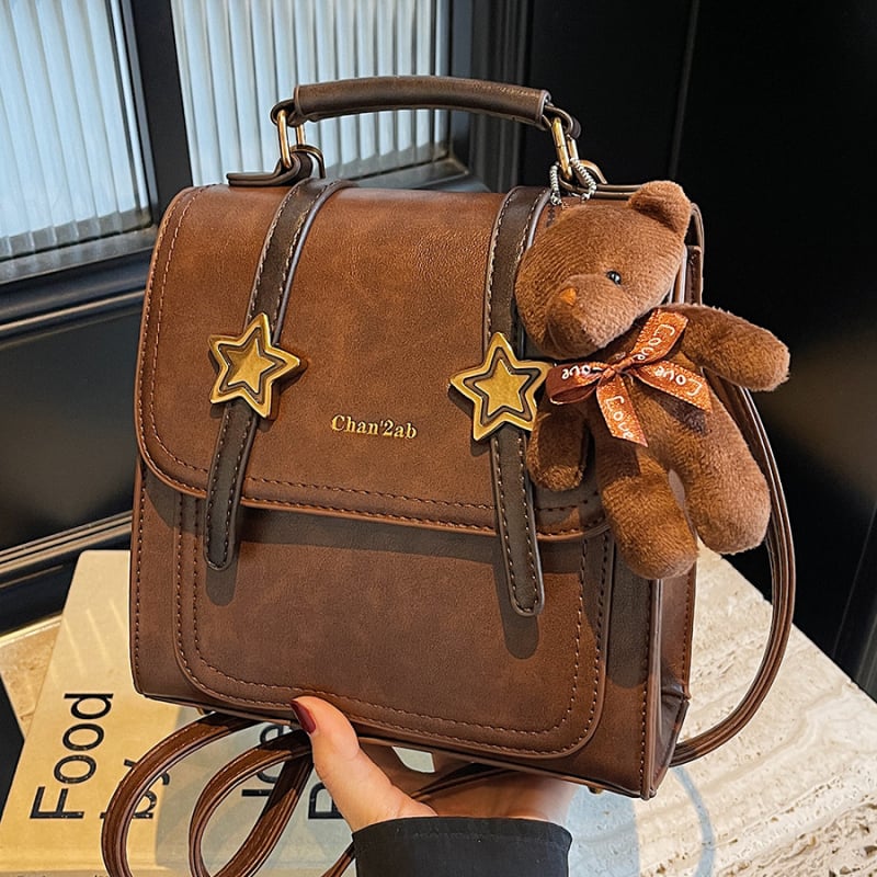 Dámsky PU batoh – mestská jednoduchosť, vnútorná vrstva, vrchné zatvorenie, jeseň 2025.