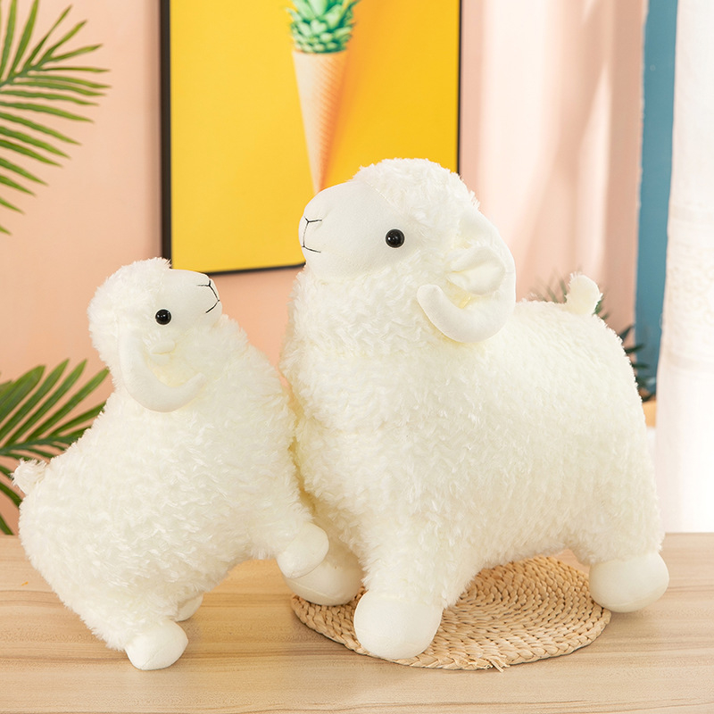 Plyšové jahňa - mimoriadne mäkké krátke plyš, výplň PP bavlna, zvierací tvar, vhodné pre vek 7–14 rokov
