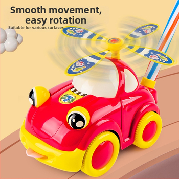 Ťahané detské autíčko s dvojitým ramenom, zvonček a pohyblivé oči; plastová konštrukcia; balené v sáčku; pre vek 4–6 rokov.