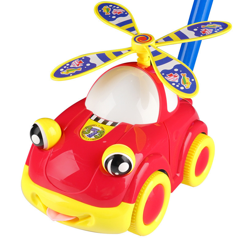 Ťahané detské autíčko s dvojitým ramenom, zvonček a pohyblivé oči; plastová konštrukcia; balené v sáčku; pre vek 4–6 rokov.