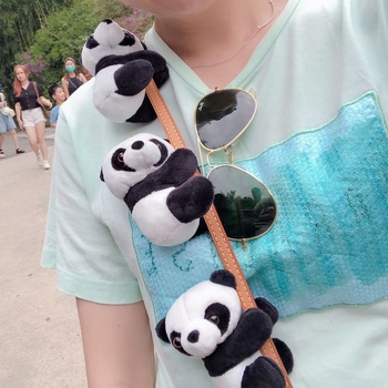 Panda klipszes plüss játék – kristályosan puha plüss, PP pamut töltés, 14+ éveseknek, asztali dekoráció