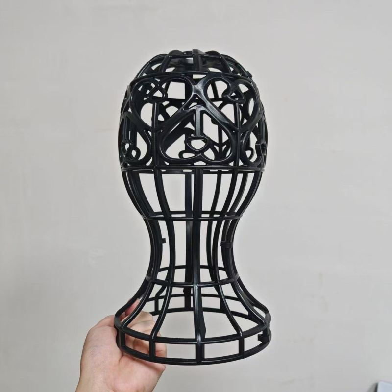 Stojan na parochne so dvojdielnou hlavou formou a dvojdielnym rámom na uloženie, zavesenie a sušenie parochní a klobúkov