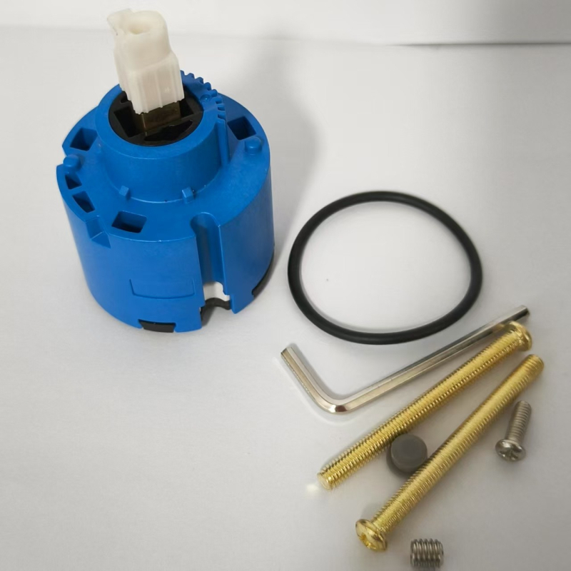 Keramički jezgreni ventil za tuš bateriju – moderni minimalistički dizajn