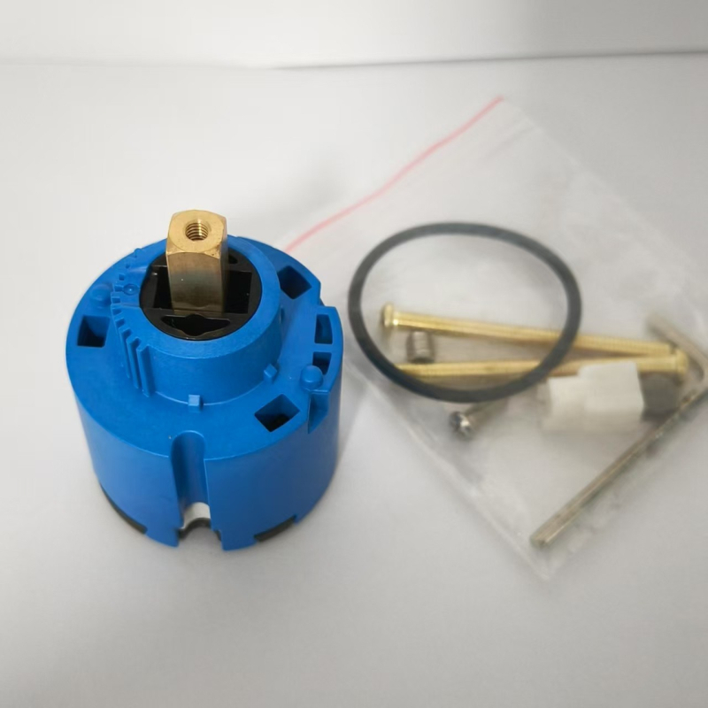 Keramički jezgreni ventil za tuš bateriju – moderni minimalistički dizajn