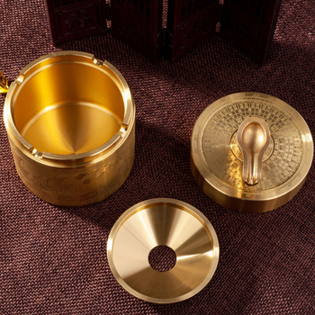 Auto popolník s viečkom, odolný voči vetru, tvar auta, z medi, dekor kancelárie