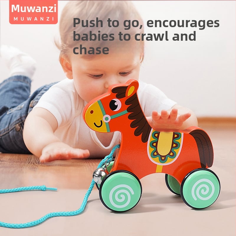 Drevená ťahacia chodítko hračka pre deti 4–6 rokov s motívom kresleného zvieraťa; materiál: drevo; značka: Big hand in small hand; rozvíja koordináciu ruka-oko