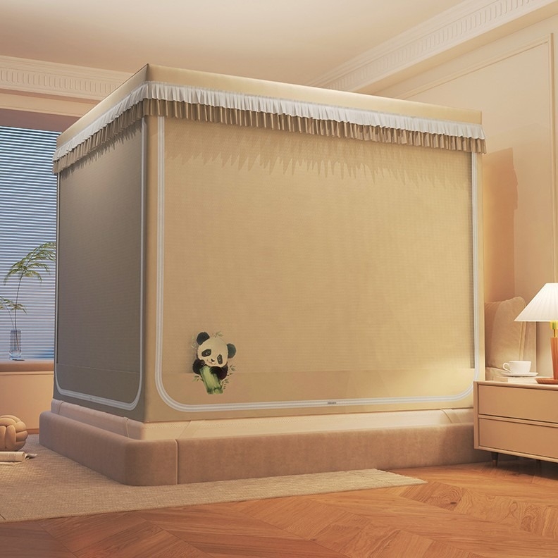 Záves na posteli so tri dverami, štýl zipsového stanu, moderný minimalistický dizajn; materiál polyester; rám z maľovaného železa; montáž je potrebná