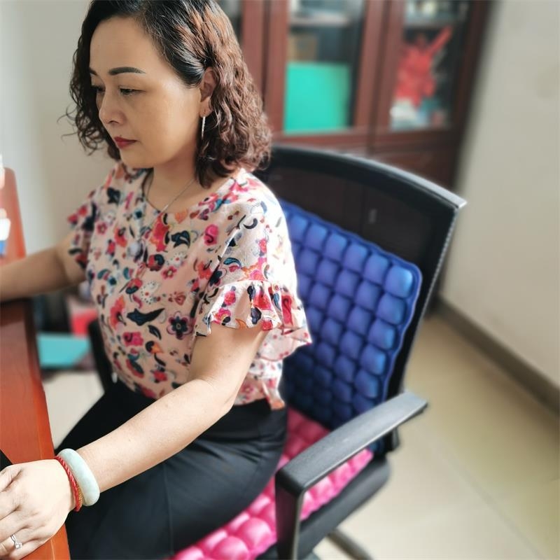 Nafukovací sedací vankúš proti dekubitom, 3D dizajn pre kanceláriu, štýl kórejský, výplň z kúskov peny, materiál: polyester, prispôsobiteľný, vhodný pre pohovky, obývaciu izbu a aj do auta