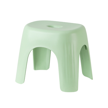 Plastová viacúčelová stolička do domácnosti — podpora nôh v kúpeľni a na výmenu topánok, jednoduchý moderný dizajn