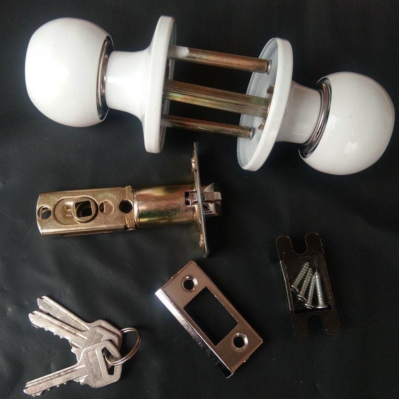 Trojpólová guľová zámka pre dvere izby, bez kľúča, materiál: meď s hliníkovým povlakom