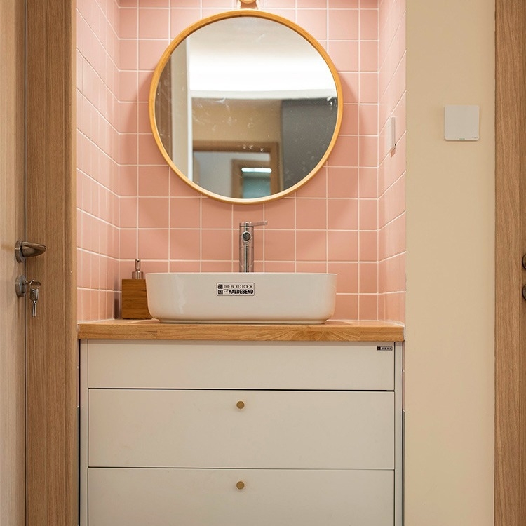 Keramická mozaiková dlažba na steny – matný povrch, interiérová dlažba do kúpeľne, kuchyne a balkóna; hustota 4852; nasýtenie vody 0,5%; vodovzdorná; vysoká tlaková pevnosť