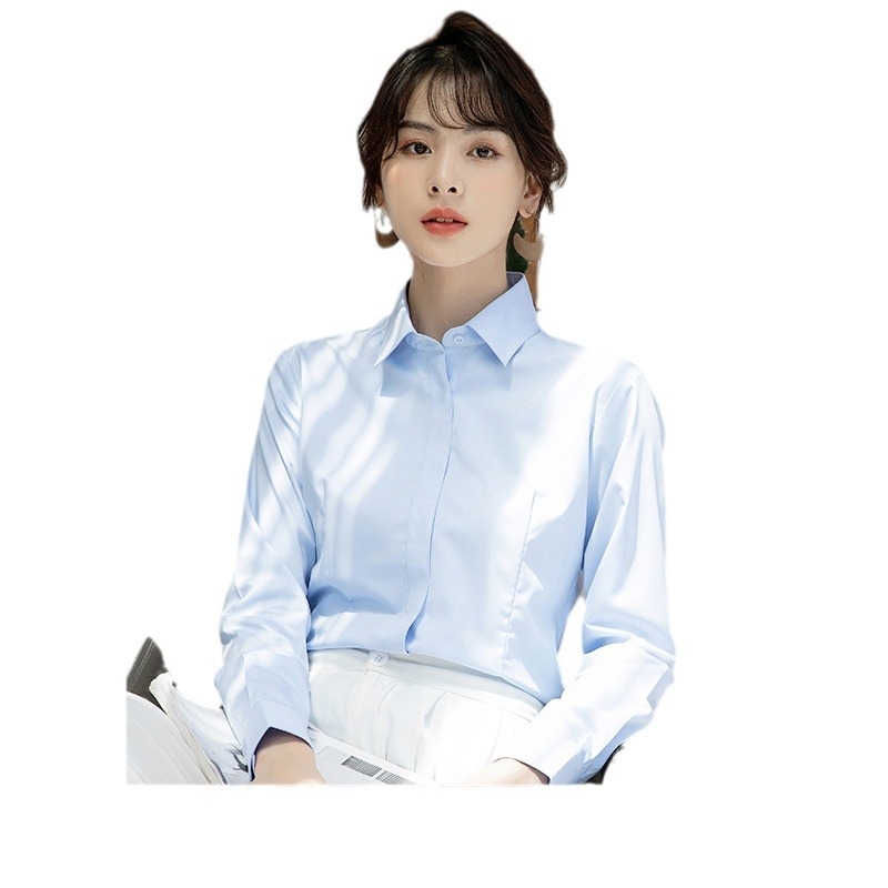 Blúzka z polyesterovo-bavlneného materiálu, jednofarebný vzor, dlhé rukávy, golier s odnímateľným golierom, úzky strih