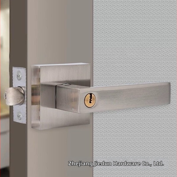 Zinková zliatina dverová zámka, typ guličkový zámok, model Ball lock tongue, vhodný pre drevené dvere, jednoduchý a odolný dizajn