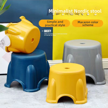 Sklápateľná plastová stolička do kúpeľne pre dospelých a deti